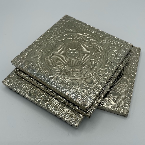 NWT Torre & Tagus Set of Four Decorative Silver-Tone Coasters - Picture 2 of 6